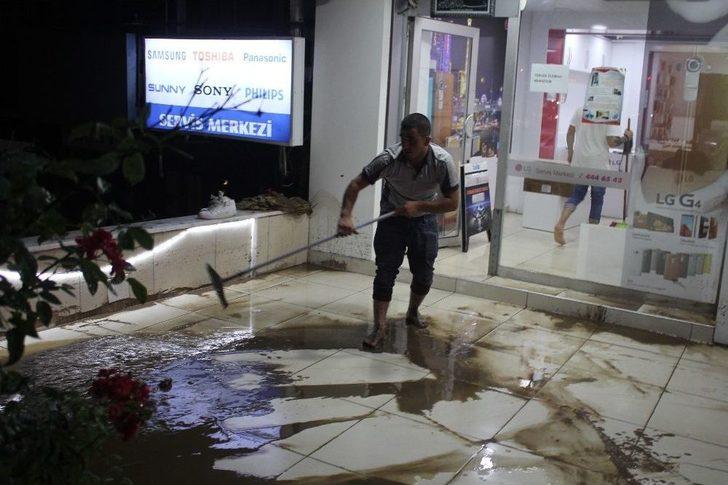 Selin Bastığı Ev Ve İş Yerlerinde Temizlik Çalışmaları Başladı G1