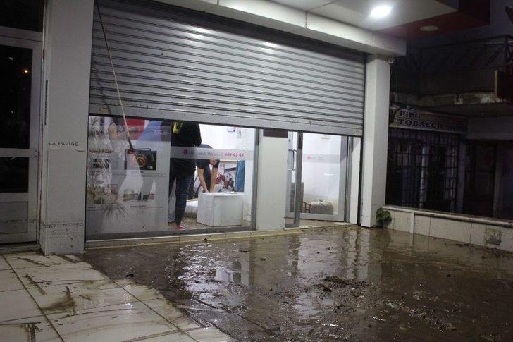 Selin Bastığı Ev Ve İş Yerlerinde Temizlik Çalışmaları Başladı G2