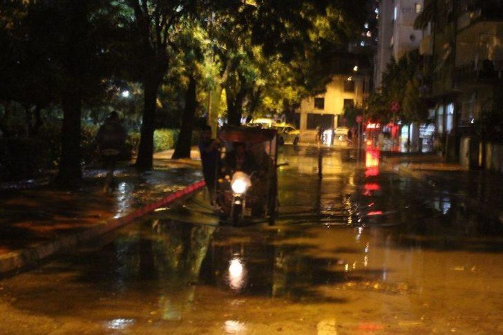 Selin Bastığı Ev Ve İş Yerlerinde Temizlik Çalışmaları Başladı G3