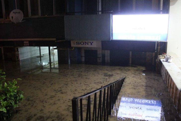 Selin Bastığı Ev Ve İş Yerlerinde Temizlik Çalışmaları Başladı G5