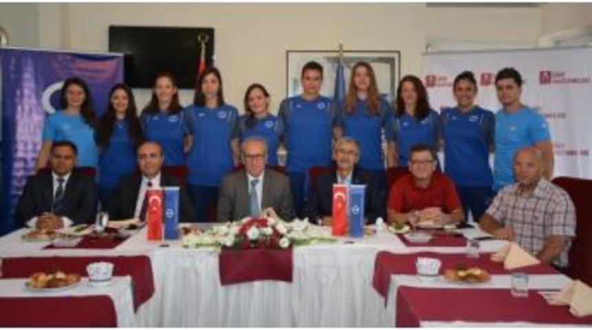 Anadolu Üniversitesi Bayan Voleybol Takımı Tanıtıldı