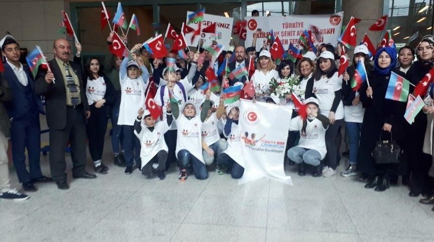 T&uuml;rk Şehit &Ccedil;ocukları, Azerbaycanlı Şehit &Ccedil;ocuklarını Karşıladı