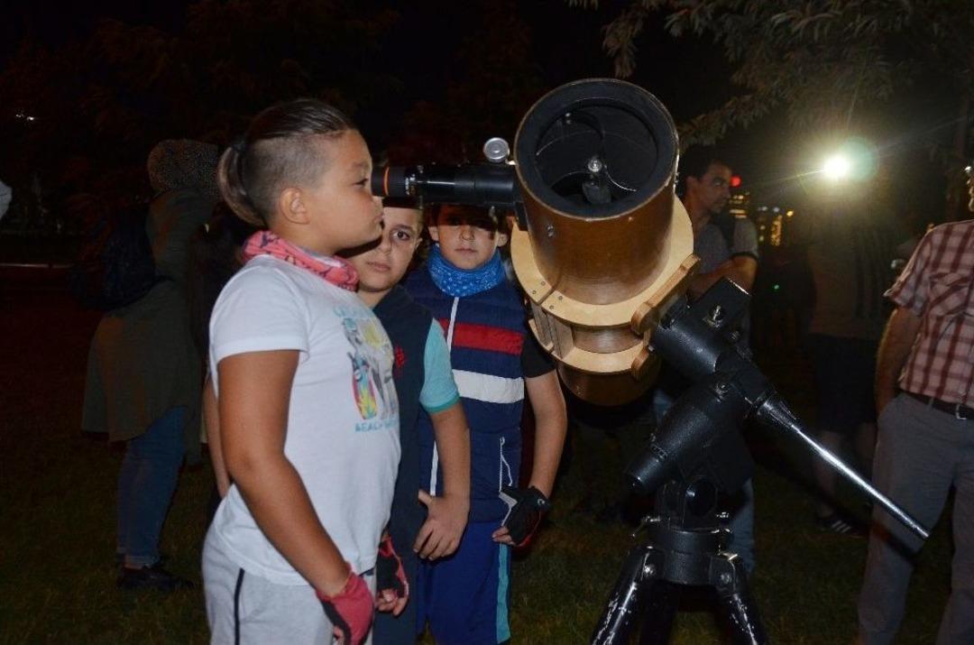 Bursa&rsquo;da Kanlı Ay Tutulması Heyecanla İzlendi