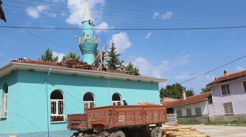 İnönü Belediyesinden Sonbahar Öncesi Cami Tadilatı