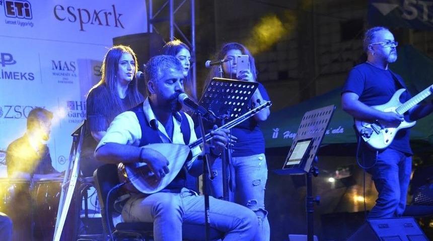 Sempozyumda Bağlama Gecesi