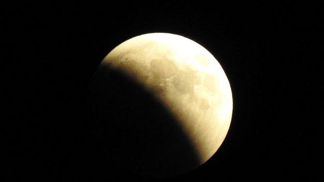 Manisa&rsquo;da Kanlı Ay Tutulması B&ouml;yle G&ouml;r&uuml;nt&uuml;lendi 1