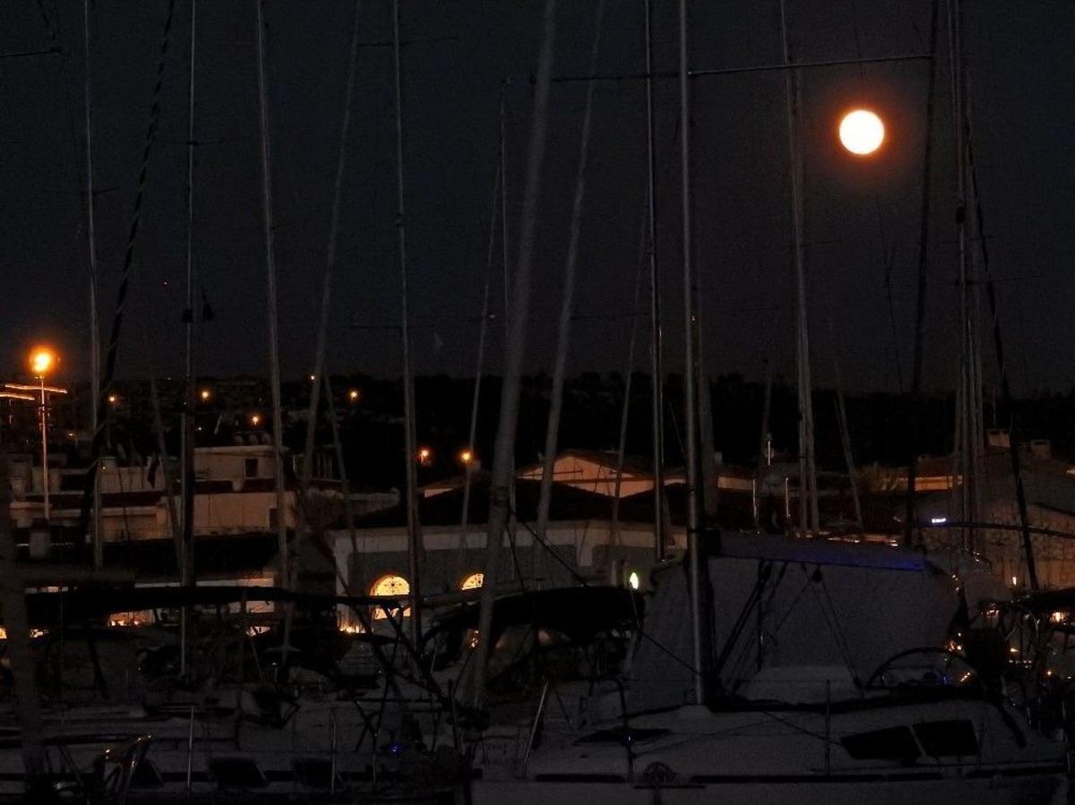 Ay Tutulması &Ccedil;eşme&rsquo;yi Daha Da G&uuml;zelleştirdi