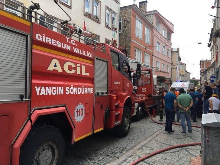 Giresun’un Tirebolu İlçesinde Yanan Eve İtfaiye Müdahale Etti G2