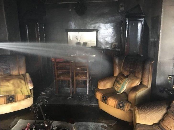 Giresun’un Tirebolu İlçesinde Yanan Eve İtfaiye Müdahale Etti G3