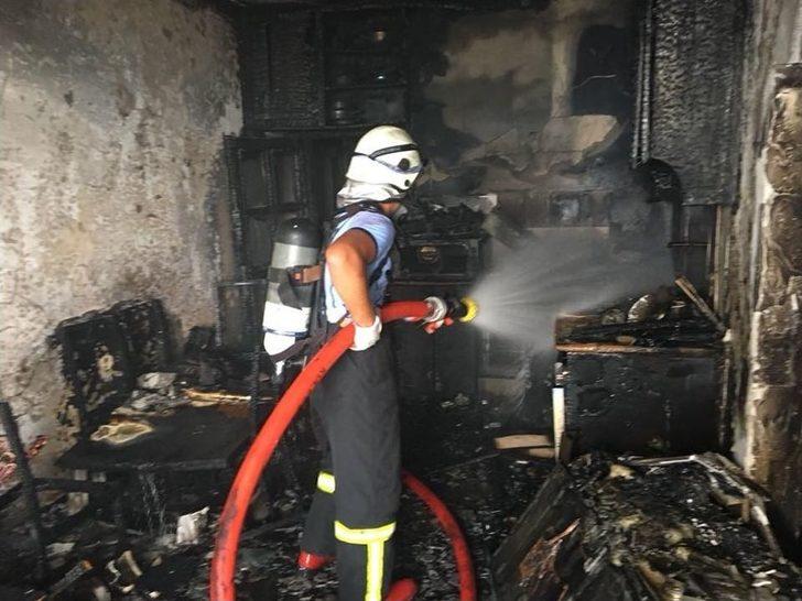 Giresun’un Tirebolu İlçesinde Yanan Eve İtfaiye Müdahale Etti G4