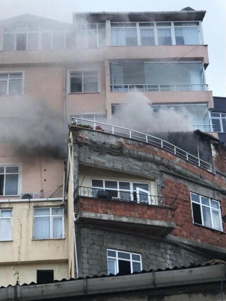 Giresun’un Tirebolu İlçesinde Yanan Eve İtfaiye Müdahale Etti G5