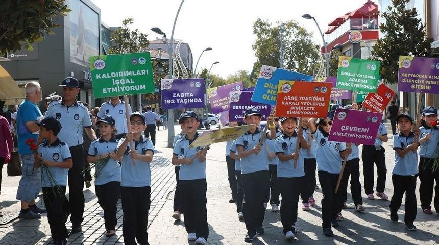Minik Zabıtalar Farkındalık Y&uuml;r&uuml;y&uuml;ş&uuml; Yaptı