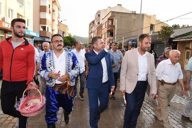 &Ccedil;an Belediyesi&rsquo;nin 7.geleneksel Yağlı Pehlivan G&uuml;reşleri Kortej Y&uuml;r&uuml;y&uuml;ş&uuml;yle Başladı 2