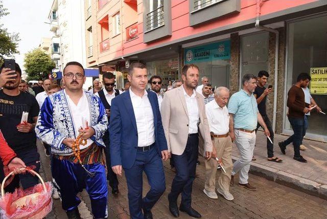 &Ccedil;an Belediyesi&rsquo;nin 7.geleneksel Yağlı Pehlivan G&uuml;reşleri Kortej Y&uuml;r&uuml;y&uuml;ş&uuml;yle Başladı 3