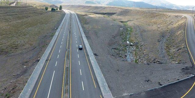 Büyükşehir Güvenli Ve Konforlu Bir Ulaşım Ağı İçin Yol Yapıyor