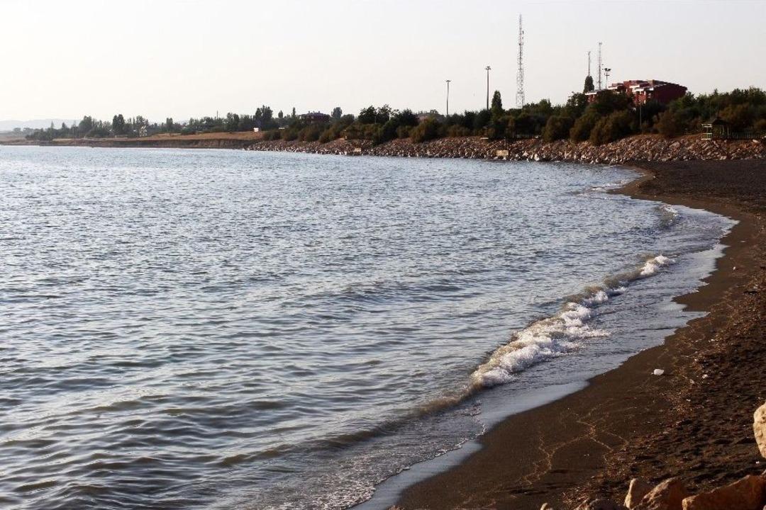 (&ouml;zel) Van G&ouml;l&uuml;&rsquo;nde Su Seviyesi 2 Metre Y&uuml;kseldi