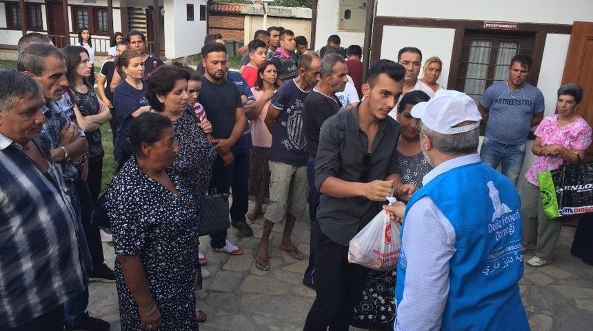 Türkiye’den Gönderilen Kurban Etleri Mehmet Akif Ersoy’un Baba Ocağında Dağıtıldı