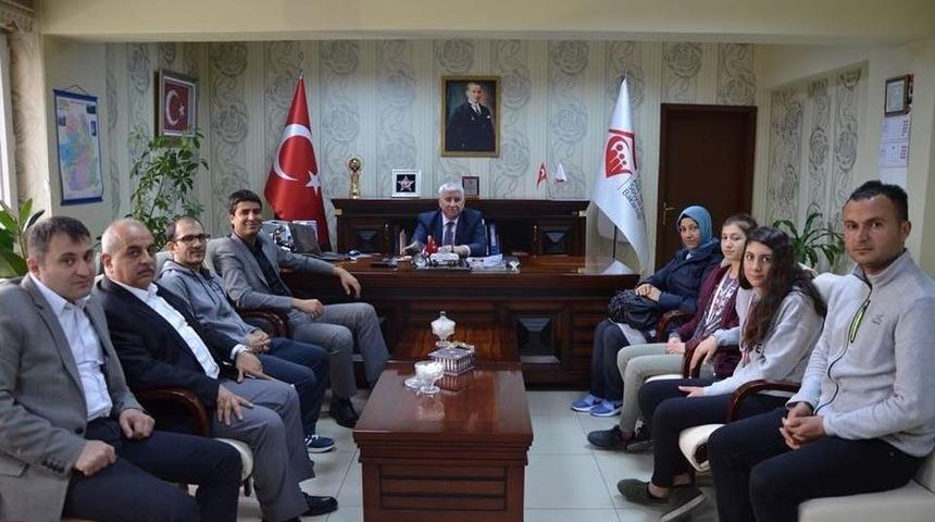 Başarılı Kızlar &Ouml;d&uuml;llendirildi