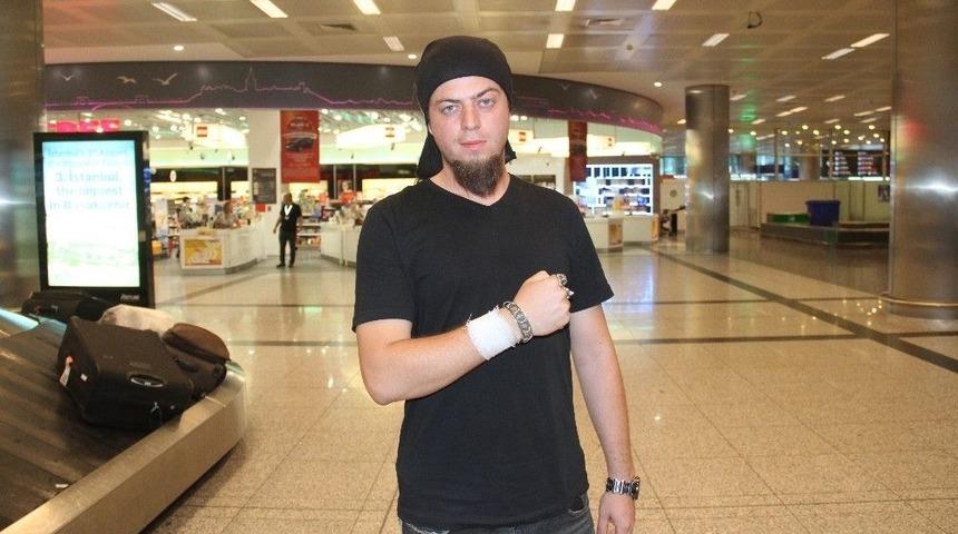 Kobra Yılanının Isırdığı Aref Ghafouri, T&uuml;rkiye&rsquo;ye D&ouml;nd&uuml;