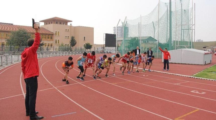 Atletizmde Gen&ccedil;ler T&uuml;rkiye Şampiyonası İ&ccedil;in Ter D&ouml;kt&uuml;