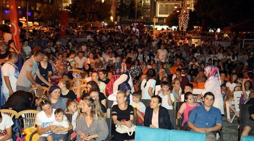 İlkadım Geleneksel A&ccedil;ık Hava Sinema Festivali Başladı