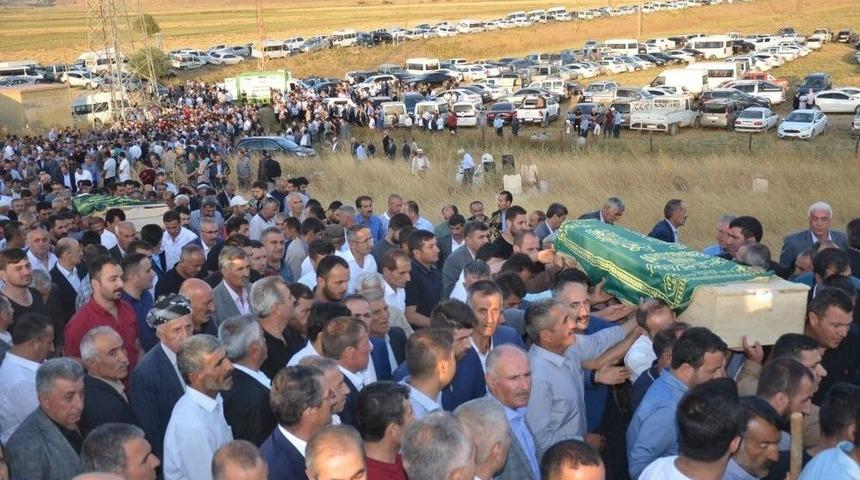 İran&rsquo;daki Kazada Hayatını Kaybeden Y&uuml;ksekovalılar Toprağa Verildi