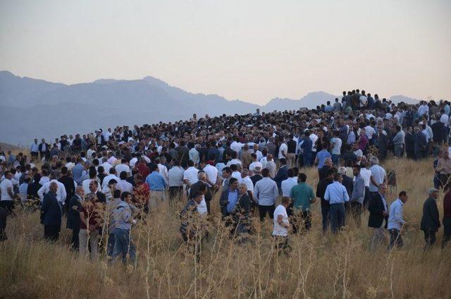 İran’daki Kazada Hayatını Kaybeden Yüksekovalılar Toprağa Verildi