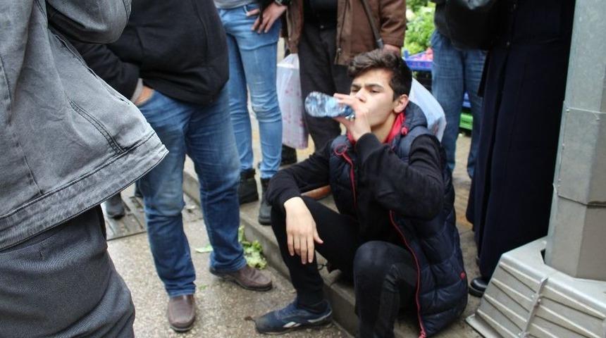 Otomobilin &Ccedil;arptığı Liseli Yaralandı