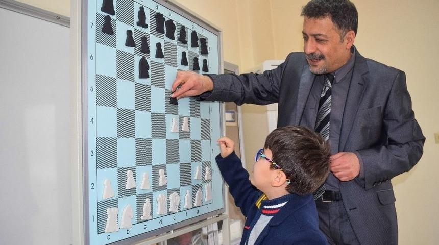 Şehitkamil&rsquo;de 3 Bin Kişi Satran&ccedil;la Tanıştı