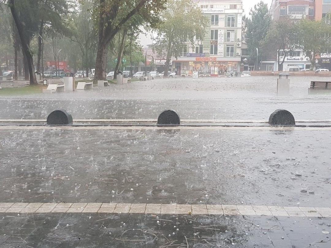 Dolu Ve Sağanak Yağış Maddi Hasara Yol A&ccedil;tı