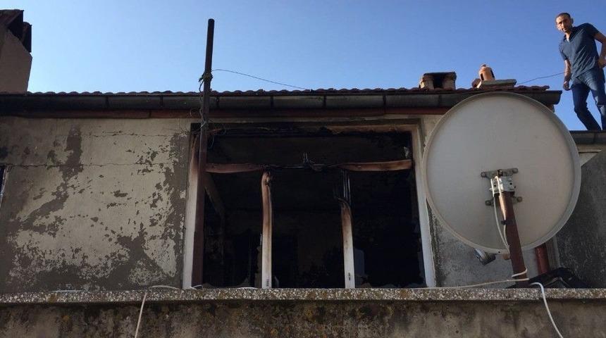 Çatı Katındaki Yangın Korkuttu