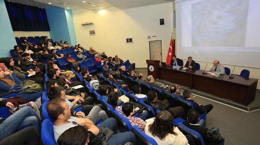 Pa&uuml;&rsquo;de &rsquo;18 Mart &Ccedil;anakkale Zaferi Ve Atat&uuml;rk Paneli&rsquo; Yapıldı