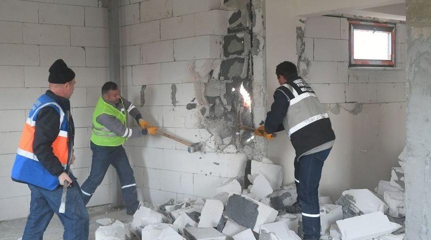 Villanın Ka&ccedil;ak Katı Balyozla Yıkıldı