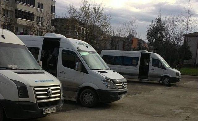 Fatsa’da Polis Okul Servis Araçlarını Denetledi