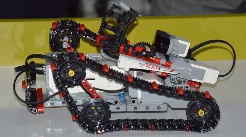 Ortaokul &Ouml;ğrencilerinden İnsansız Keşif Kara Aracı