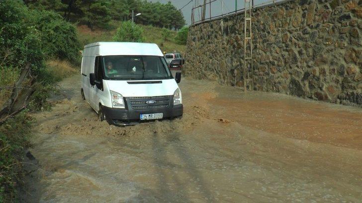 Sancaktepe’de Toprak Kayması Yaşanan Binanın Sakinleri Geceyi Otelde Geçirdi G3