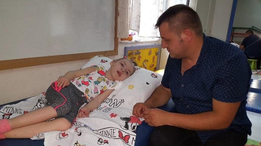 &Ccedil;aresiz Anne Babanın Yardım &Ccedil;ığlığı