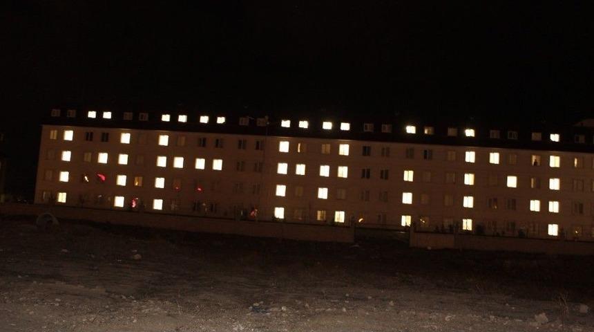 Yurtta Kalan &Ouml;ğrencilerden Mehmet&ccedil;iğe Işıklı Destek