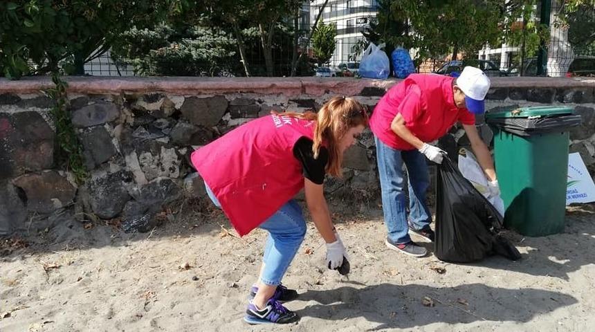 ’sağlıklı Yaşam, Sağlıklı Çevre İle Olur’ Diyerek Çevreyi Temizliyorlar