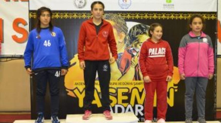 Kepsutlu Genç Güreşçinin Hedefi Olimpiyatlar