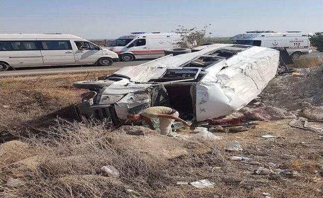 Şanlıurfa’da Minibüs Devrildi: 8 Yaralı