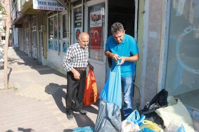 Mahalle Muhtarından Örnek Davranış