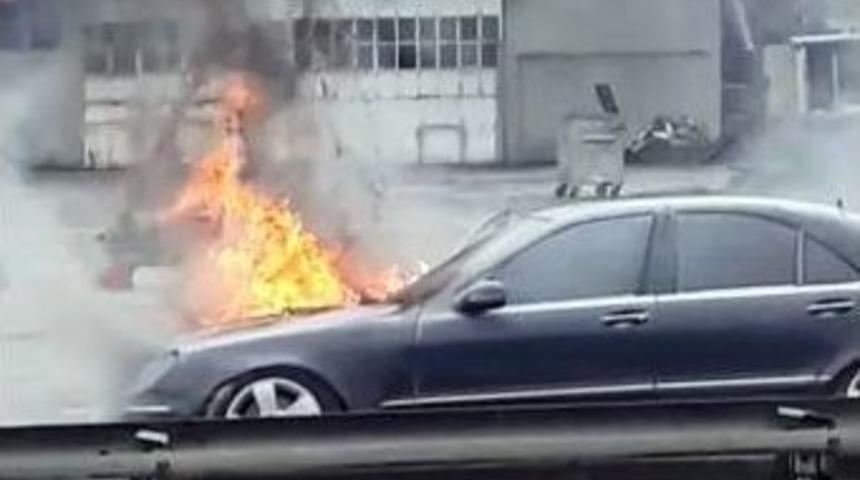 L&uuml;ks Otomobil Alev Alev Yandı