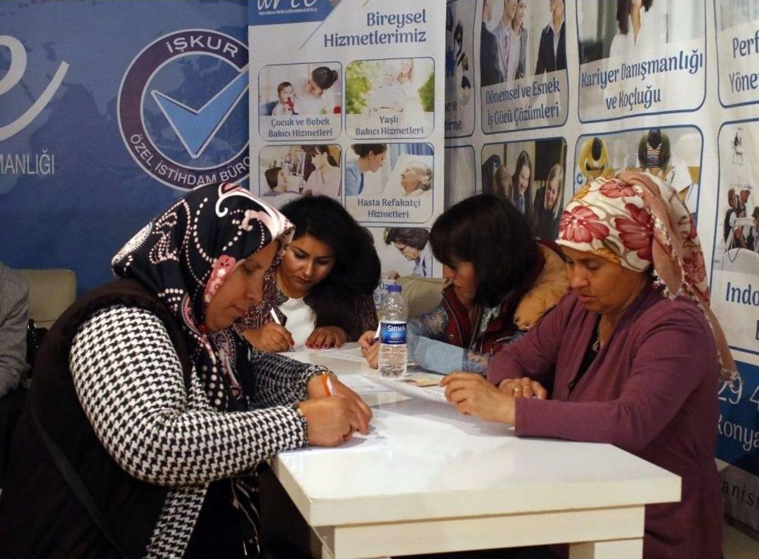 İş Arayanlarla İş Verenler İstihdam Fuarı&rsquo;nda Buluştu