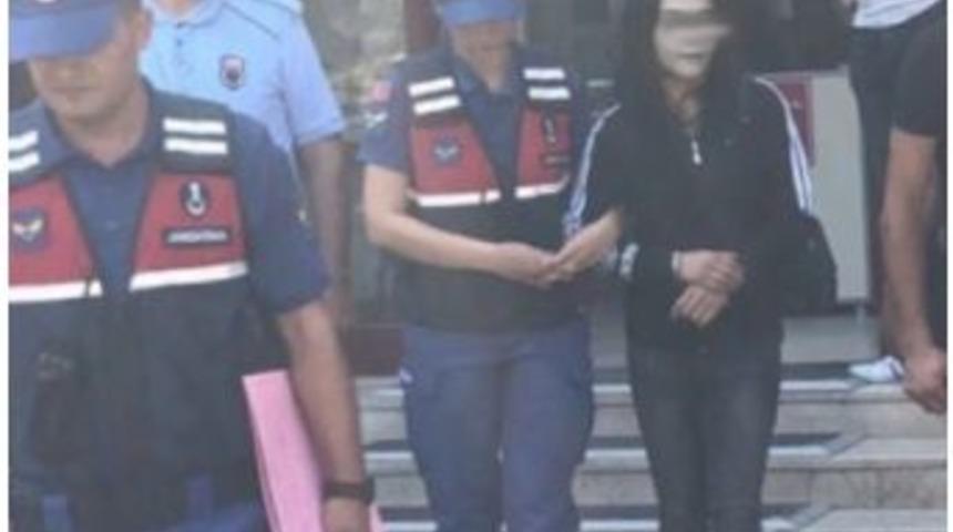 Hırsızlık Su&ccedil;undan Aranan Kadın Tutuklandı