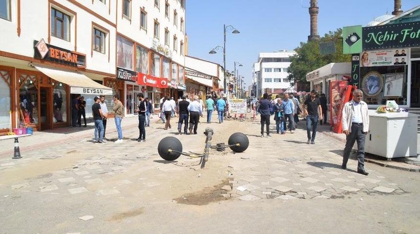 Cumhuriyet Caddesi&rsquo;nde &Ccedil;alışma Başlatıldı