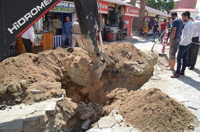 Cumhuriyet Caddesi’nde Çalışma Başlatıldı