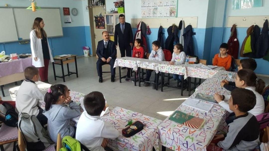 Vali G&uuml;naydın&rsquo;dan &Ouml;ğrencilere Akıllı Telefon Ve G&uuml;venli İnternet Tavsiyeleri