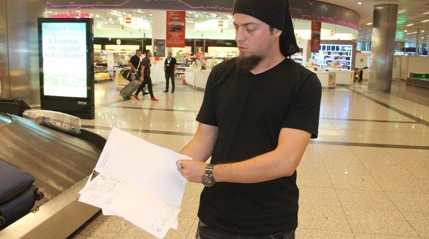 Kobra Yılanının Isırdığı Aref Ghafouri, T&uuml;rkiye&rsquo;ye D&ouml;nd&uuml;