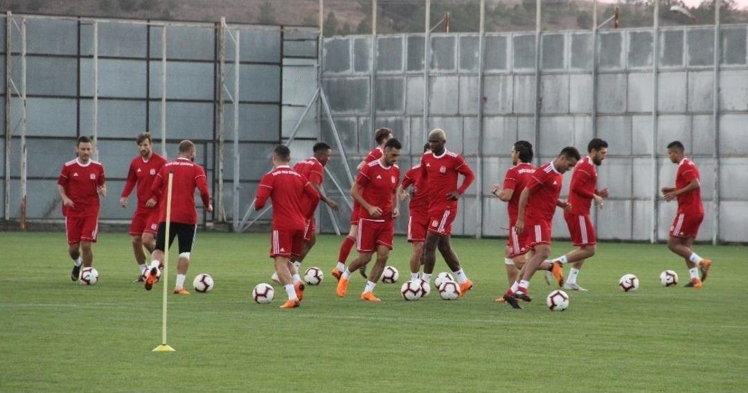 Demir Grup Sivasspor Şut &Ccedil;alıştı